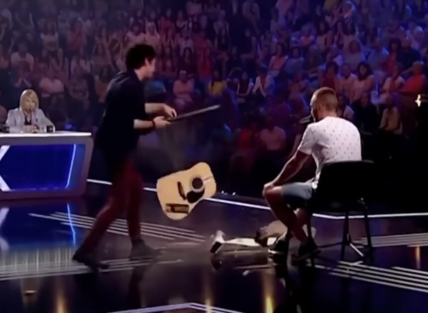 🥺🥺🥺Why did this judge destroy this contestant’s guitar?​
